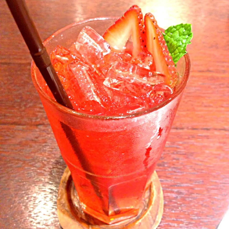 Strawberry-lime soda ~~🍓🍋☺|KanoKさん