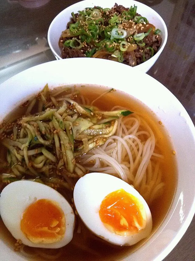 我が家の夏の定番、韓国冷麺と焼き肉丼|孫敬惠さん