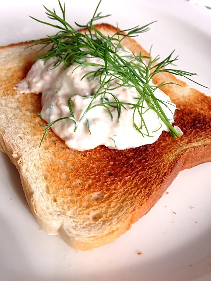 Snapdishの料理写真:Tuna/egg with homemade secret mayo on roasted white bread|ozzy sparaさん