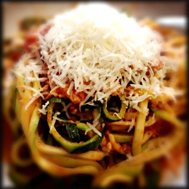 Zucchinipasta mit Tofu-Bolognese|RebeccaH💟さん