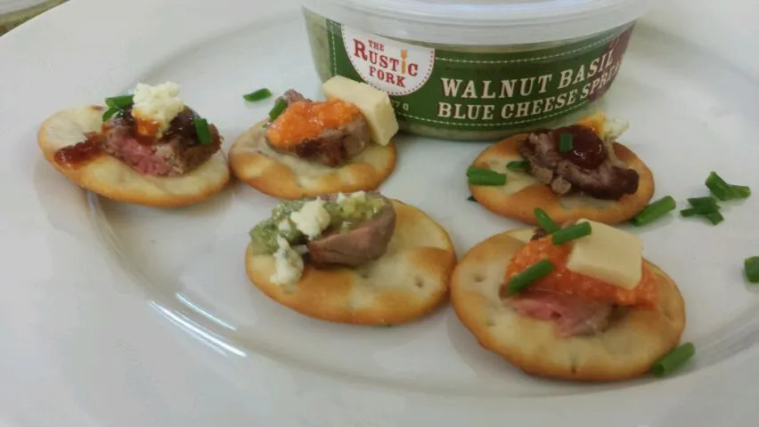 Snapdishの料理写真:Steak Crostini Three Ways|sonya keisterさん