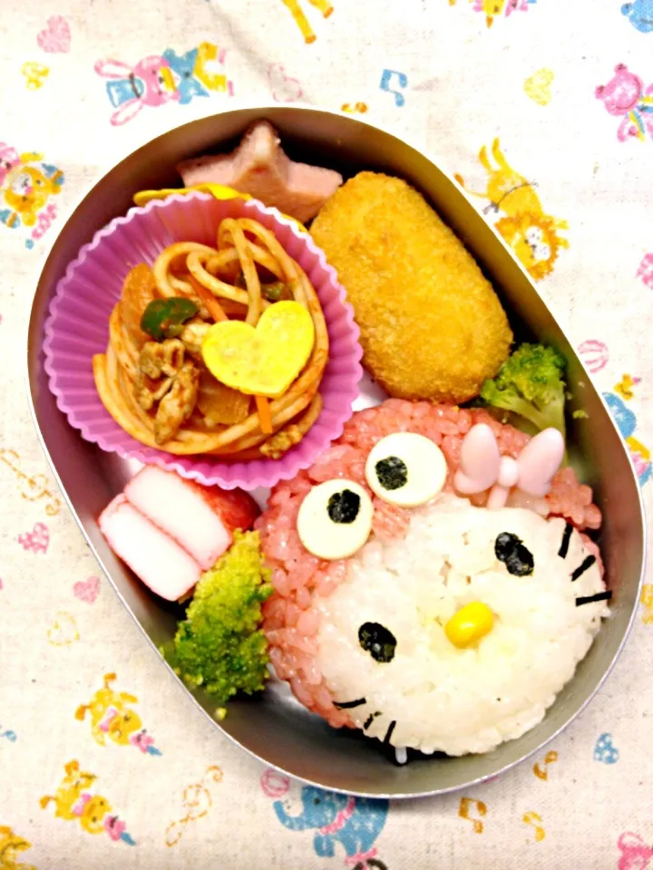 Snapdishの料理写真:赤ドラかぶりキティちゃん弁当|y0-0m-hさん