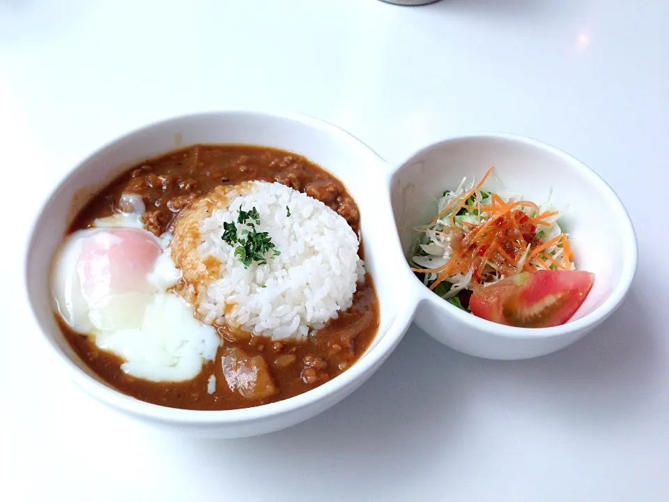 温泉たまごのカレーとトマトのサラダ|takamotoさん