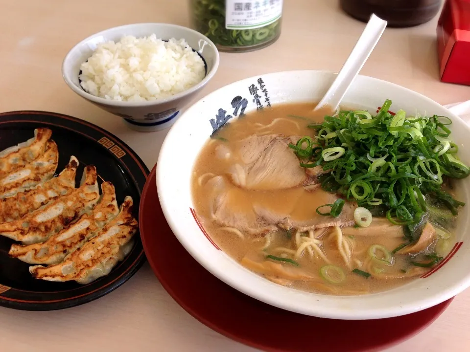 ラーメン ライス 餃子|たまさん