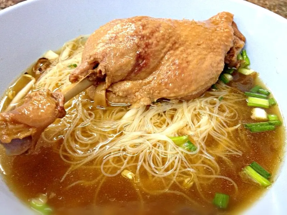 Snapdishの料理写真:Double Boiled Duck Thigh Soup with Rice Vermicelli|nicky tangさん