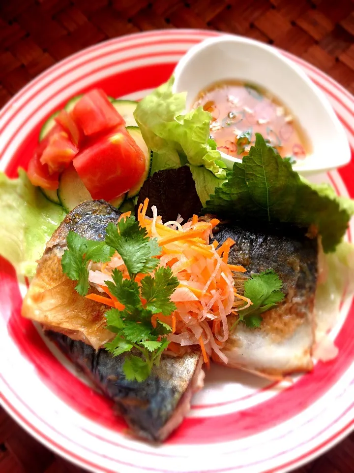 Deep fried Filet of Mackerel w/Saigon sauce🐟鯖の唐揚げｻｲｺﾞﾝ風|🌈Ami🍻さん