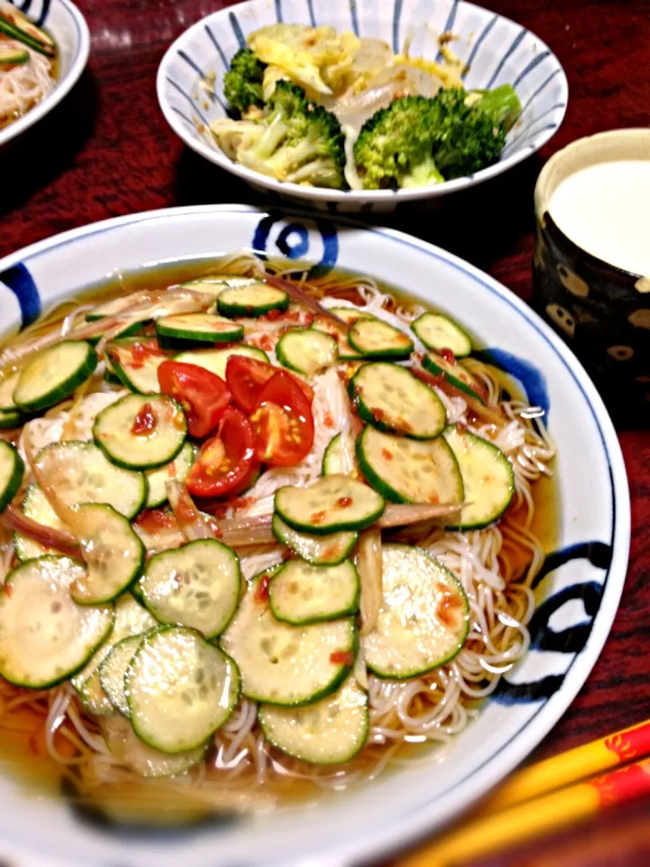 Snapdishの料理写真:梅ポン酢のさっぱりそうめん＆ブロッコリーとキャベツの土佐胡麻和え|ともえさん