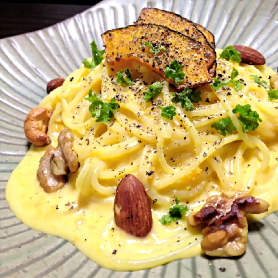 Japanese pumpkin cream pasta.
(Toppings is almond, walnut, cashewnut. )|nori.co.jpさん