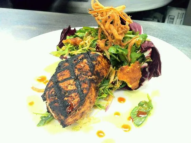 Ancho Chili & Anatto rubbed Grilled Swordfish on Mixed Summer Greens & Crispy Shallot Salad in a Smoky Barbecue Vinaigrette|Bryan S. Mooreさん