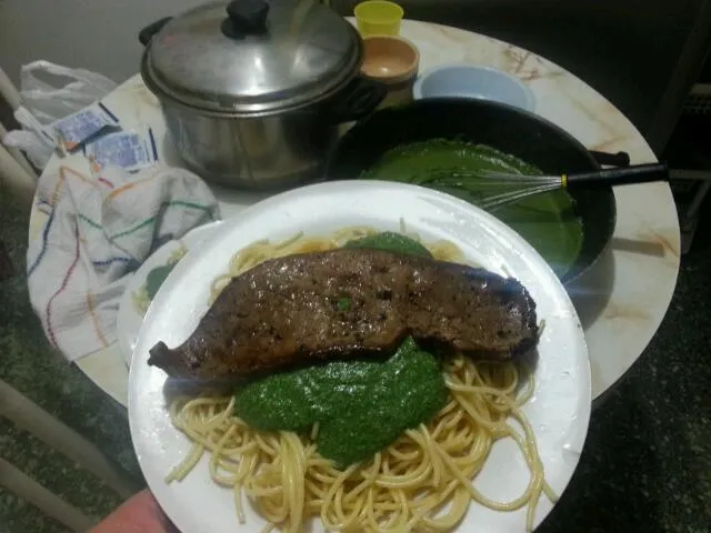 home made pasta with pesto and pan seared liver|Daniel Olléさん