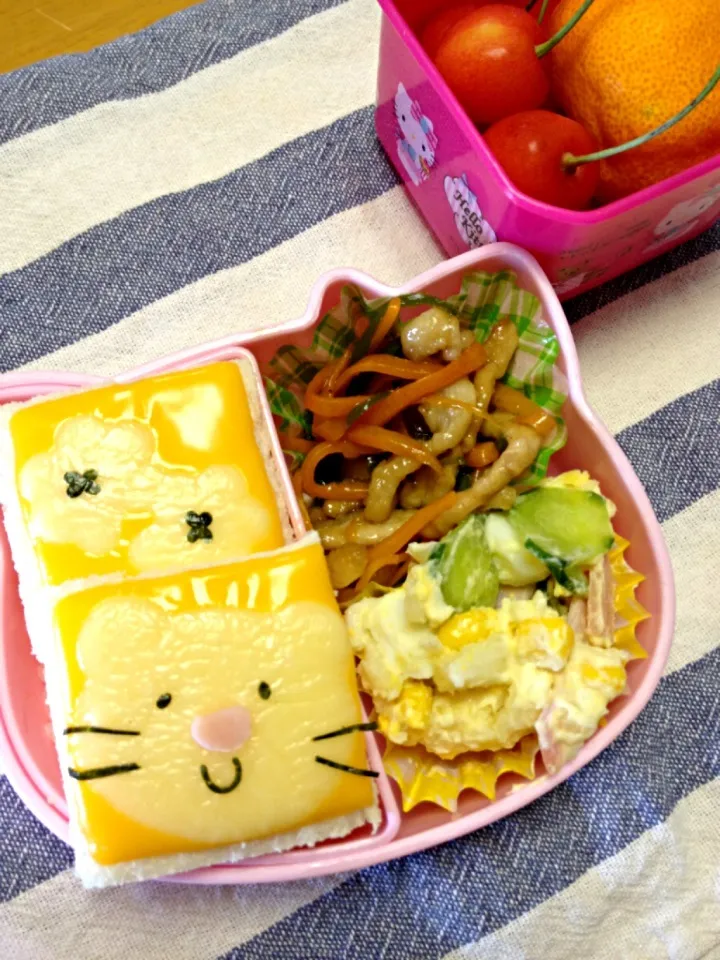 チーズパンお弁当★|まえだまきさん