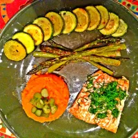 Wild salmon, sweet potato mash, roast veg|Nina Riさん