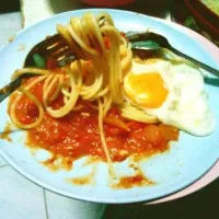 Snapdishの料理写真:#spaghetty#tomato#sauce#with#egg|Ao-rathaiさん