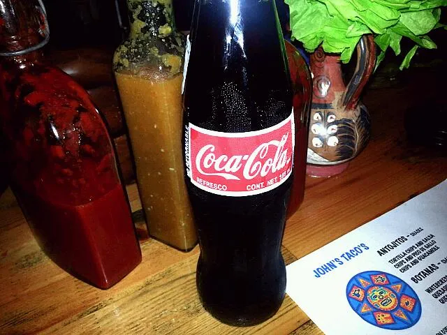 Snapdishの料理写真:mexican coke and hotsauce@ johns tacos!|chefchin0さん