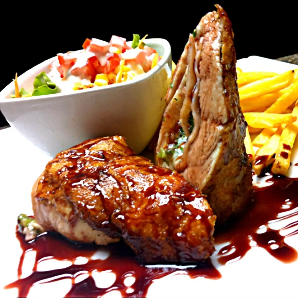 Pollo Momentos con miel de vino tinto|Resto Bar Momentosさん