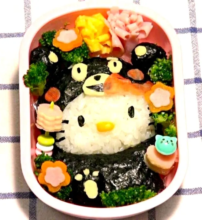 Snapdishの料理写真:くまもんを被ったキティちゃんキャラ弁|めりりんさん