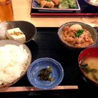 Snapdishの料理写真:もつ煮込み定食|たけドンさん