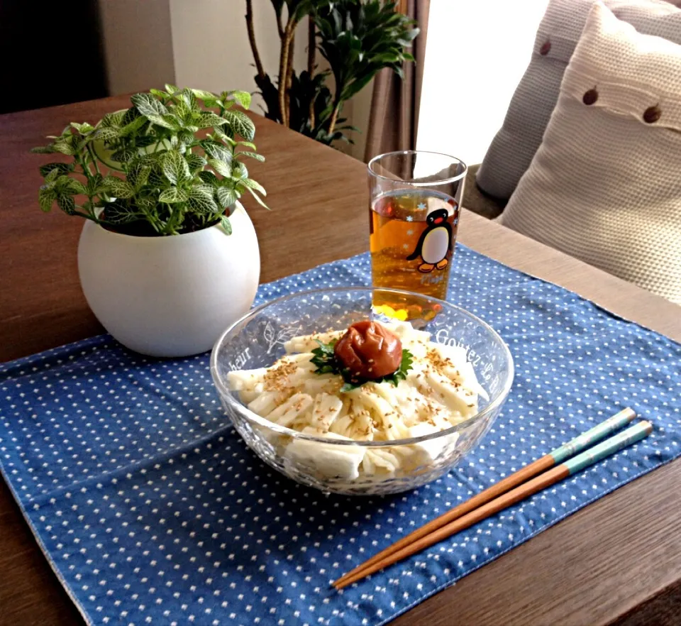 長芋と梅の冷やしぶっかけうどん、ほうじ茶|pentarouさん