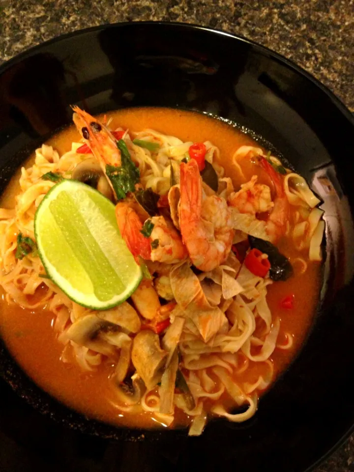 Egg Noodles + shrimp Tom yum soup  (Thai style)|GiftAuksontabさん