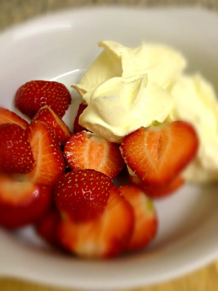 Strawberries and Creme Fraiche|Steve Pountneyさん