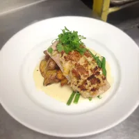 Snapdishの料理写真:Crab topped mahi mahi with roasted potatoes green beans and and mustard cream sauce|zac sayersさん