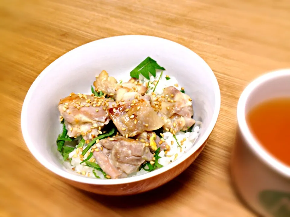 Snapdishの料理写真:大葉ごはんの塩鳥丼|和さん