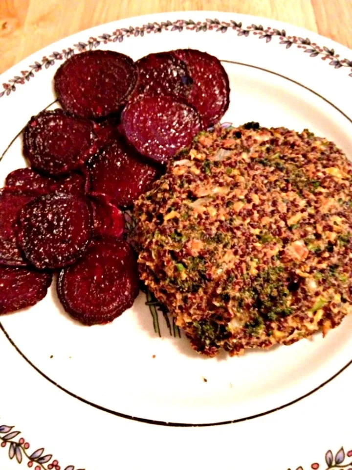 Broccoli Patties and Beet Chips|http://melissasmenu.wordpress.com/さん