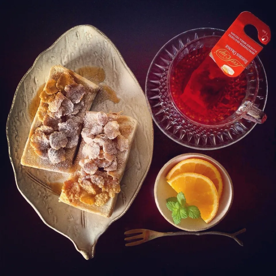 Caramel flakes toast & Rooibos orange tea.|nori.co.jpさん