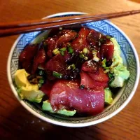 Snapdishの料理写真:Raw tuna + avocado w/ soy sauce dressing topped on rice|Emi Chiba-Smithさん