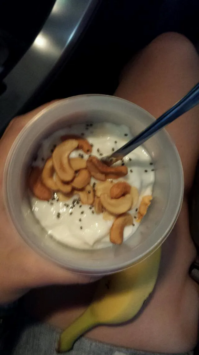 yogurt chia cashews|Christine Leeさん