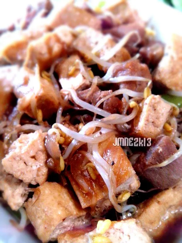 fried tofu with spout beans.|jela esperanzaさん