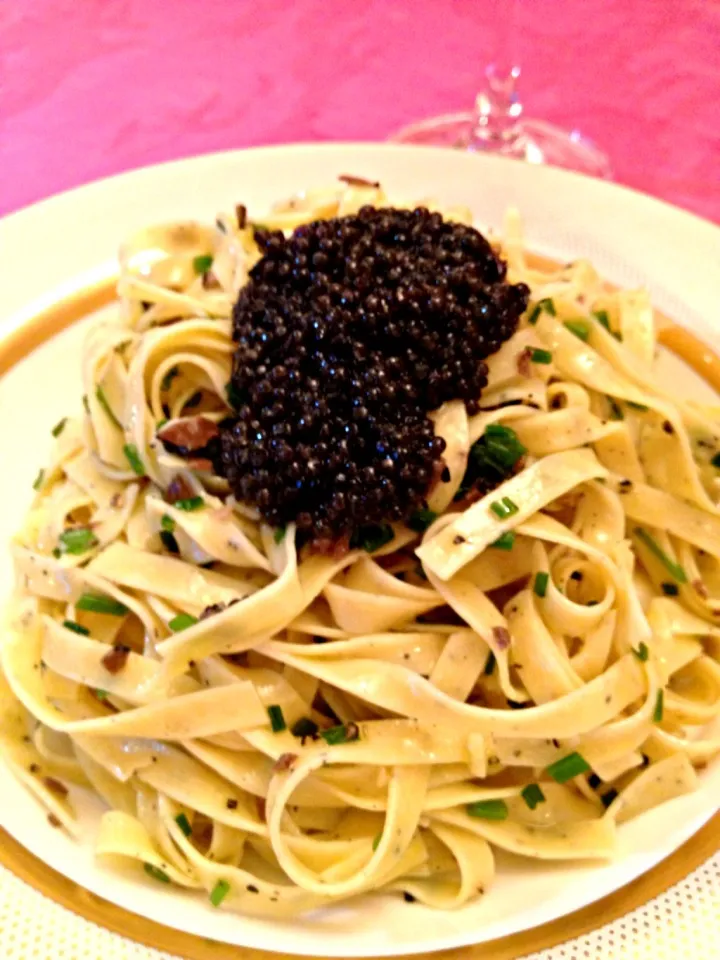 Snapdishの料理写真:Cold truffle pasta with truffle, chives and cavier|Sandra Wanさん