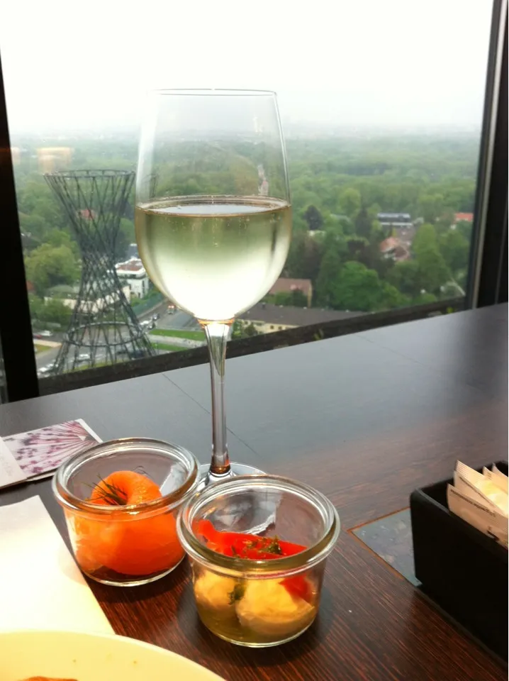 Enjoying Prosecco & the view.|@projecthoneypotさん