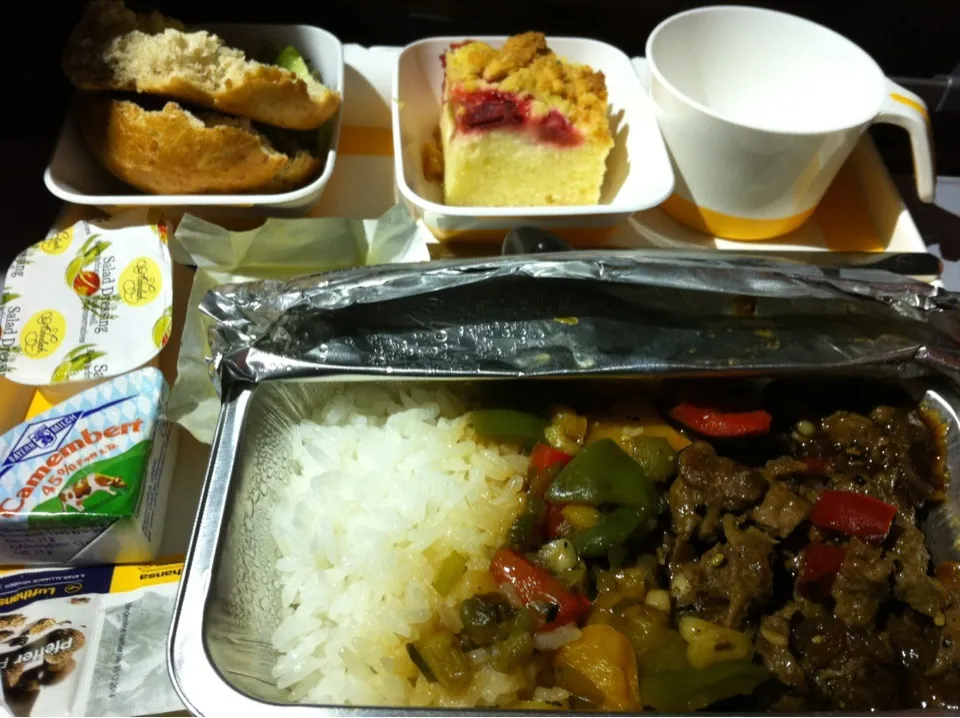 food on board an aircraft|@projecthoneypotさん