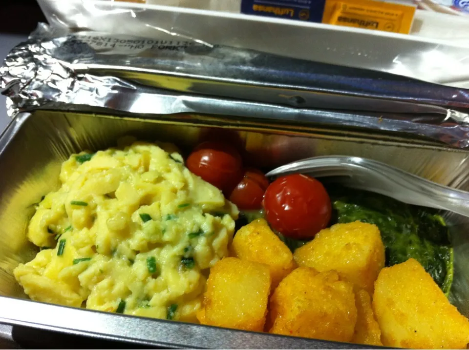 Snapdishの料理写真:Scrambled eggs & potatoes!|@projecthoneypotさん