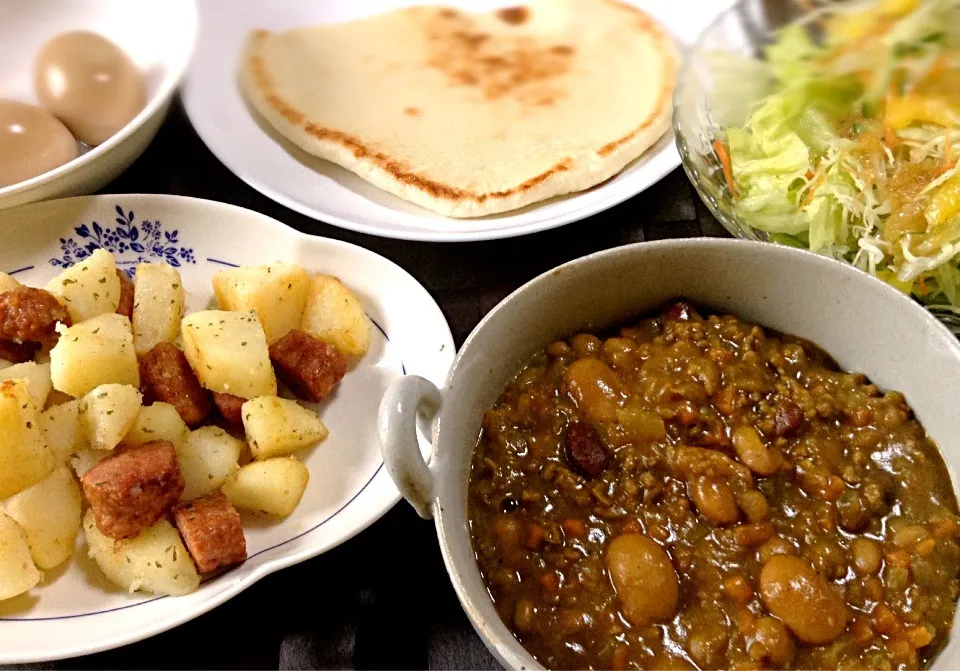 豆カレー  ナン  ジャーマンポテト|qtyucoさん