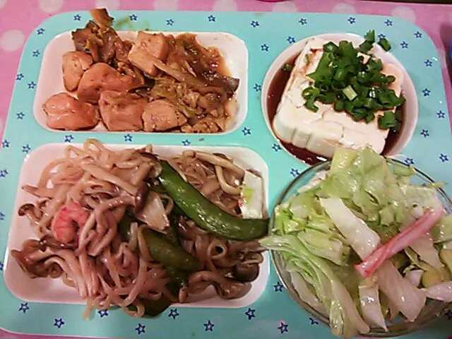 こんにゃく麺&鶏肉炒め&サラダ&冷奴|クラキティさん