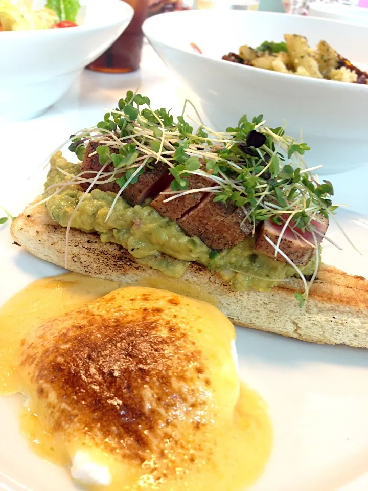 Tuna and Egg Benedict with Cheddar Cheese|Pat Zaaさん