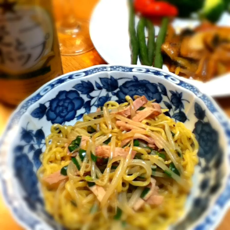 Snapdishの料理写真:セブン＆アイと東洋水産コラボ『金の麺』で拌麺作成。生麺ぽくてなかなか優秀😄|hoppycowさん