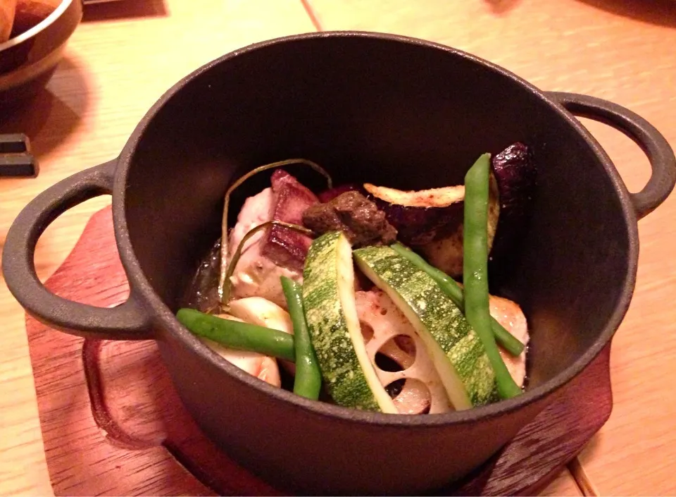 鮮魚のグリルと焼き野菜  タプナードとバジルのソース🐟|こいちさん