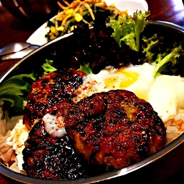 鳥つくねの温玉丼 Chicken tsukune w/ slow-boiled egg bowl|Yuka Nakataさん