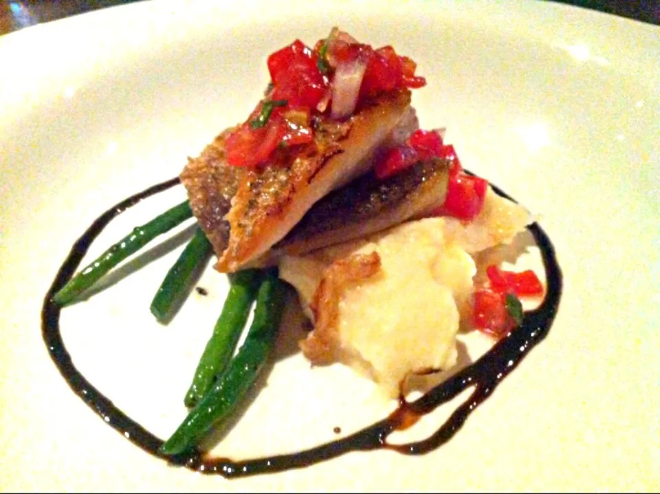 Snapdishの料理写真:pan-fried barramundi fillet with aged balsamic|skyblueさん