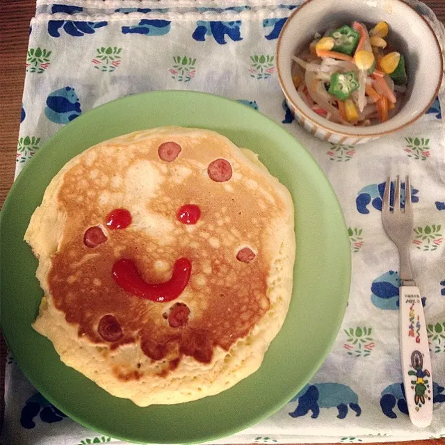 chihiroのごはん ソーセージコーンチーズパンケーキ、もやしとササミサラダ|あっこさんのさん