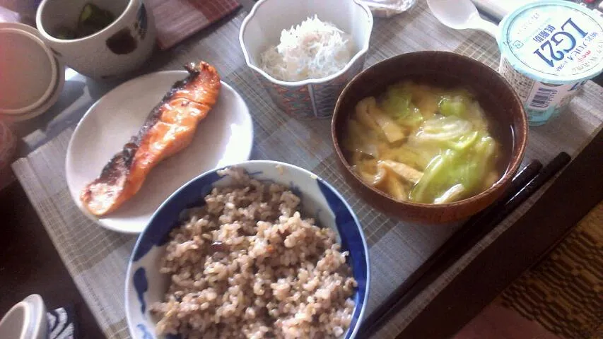 鮭の味噌漬け&しらすおろしキャベツの味噌汁|まぐろさん