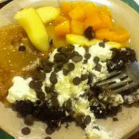 Rocky road brownie; peach cubes, slices of apple, apple crisp|BriieBriieさん