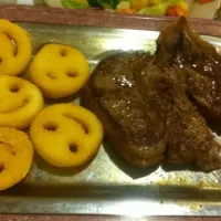 Snapdishの料理写真:Rare steak ;* smiley fries <3|BriieBriieさん