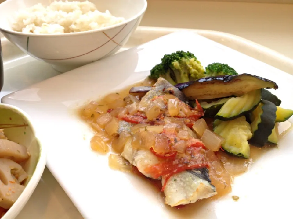 今日の社食は洋野菜と白身魚の香草焼き。540円。|ルーア・ブランカさん