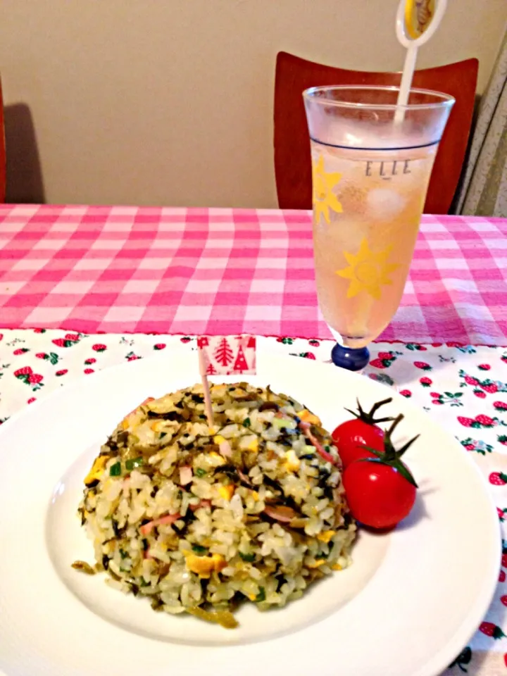 蜂蜜入りレモンスカッシュ＆マヨネーズ入り高菜チャーハンです♪|ハルさん