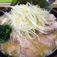 Snapdishの料理写真:豚骨醤油ラーメン|yujiさん