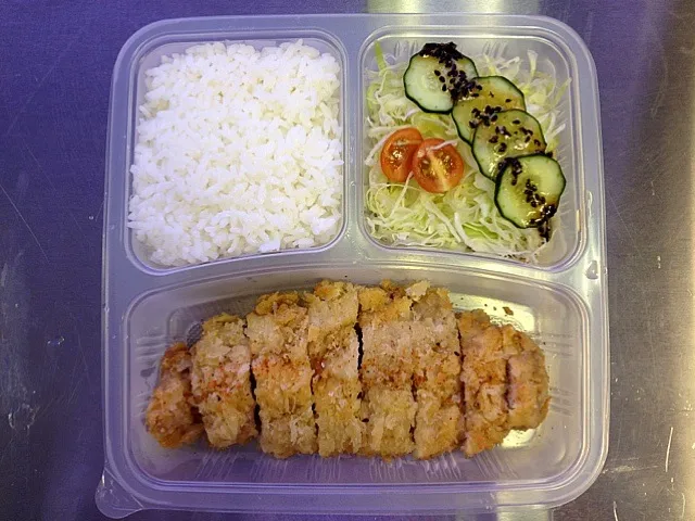 Chicken tonkatsu bento set with salad|Angie Yapさん